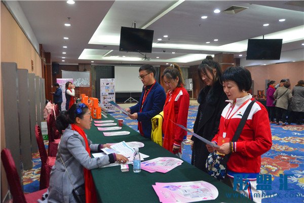 世界華人慈善家協會全球婦女聯合會在北京舉辦“企業與商家經貿恰談會”